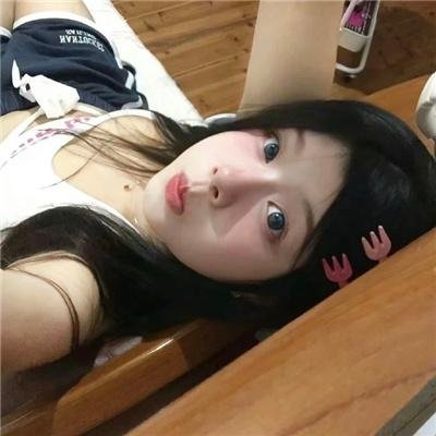 裸女游城